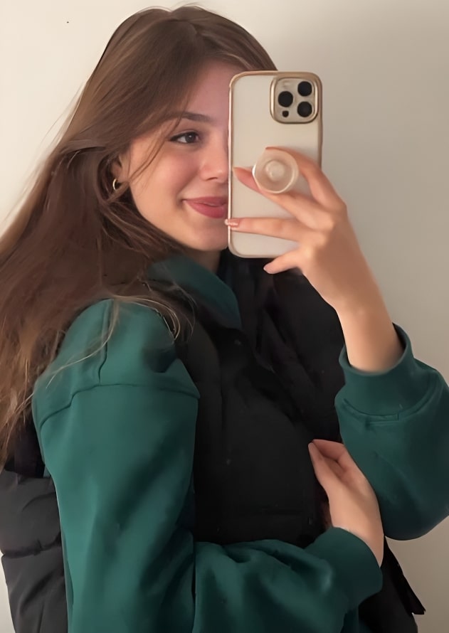 Beautiful girl mirror selfie DP (6)