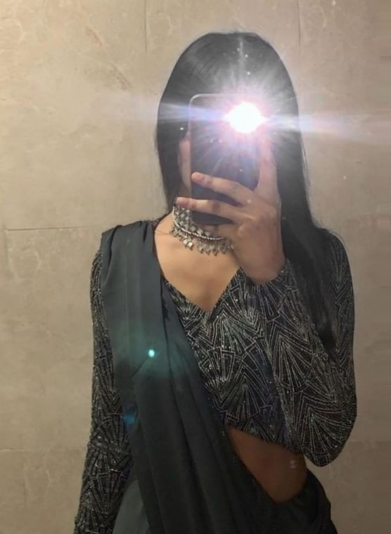 Mirror selfie dp Saree (4)