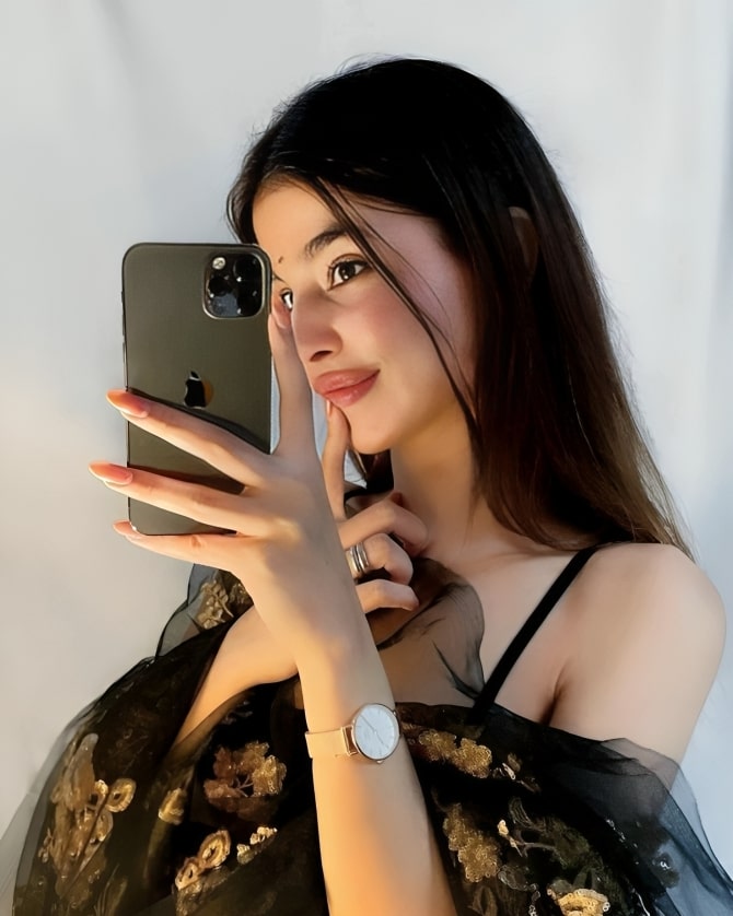 Mirror selfie dp for Fb girl (3)
