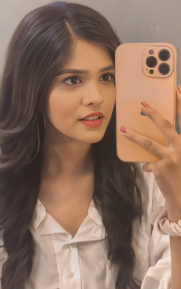 Mirror selfie dp for Fb girl (6)