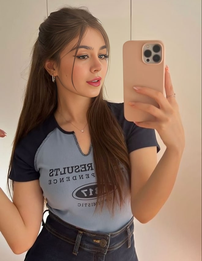 Mirror selfie girl DP (6)