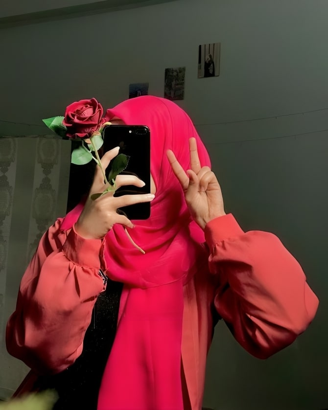 Mirror selfie hijab girl DP (10)
