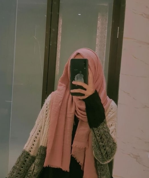 Mirror selfie hijab girl DP (2)