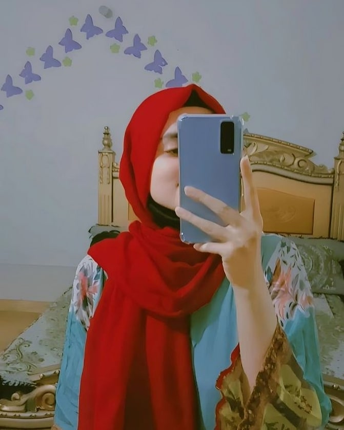 Mirror selfie hijab girl DP (5)