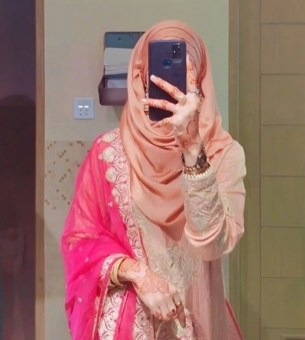 Mirror selfie hijab girl DP (6)