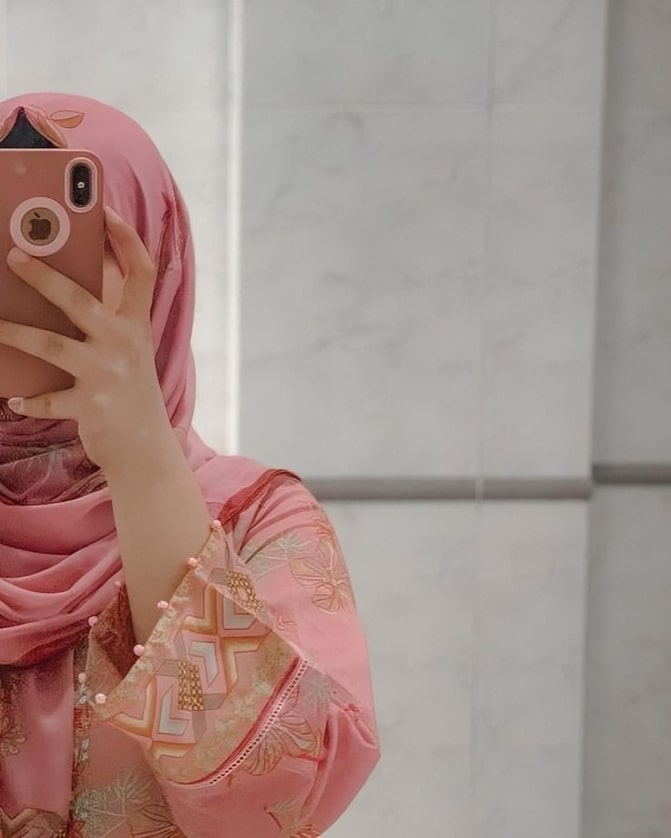 Mirror selfie hijab girl DP (7)