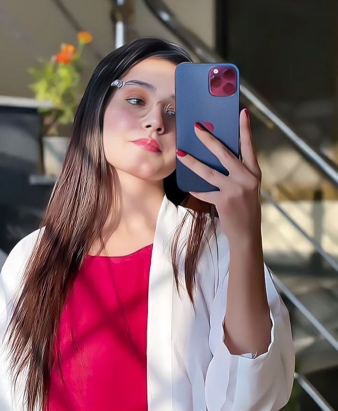 girl poses stylish mirror selfie dp