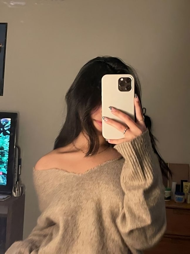 iphone mirror selfie girl dp (8)