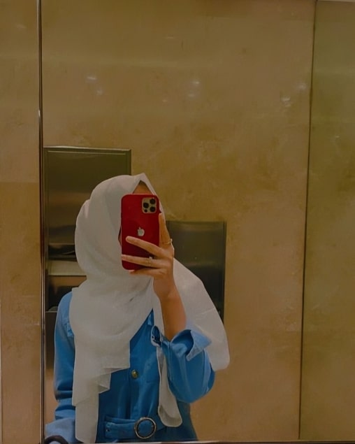 mirror selfie hijab girl