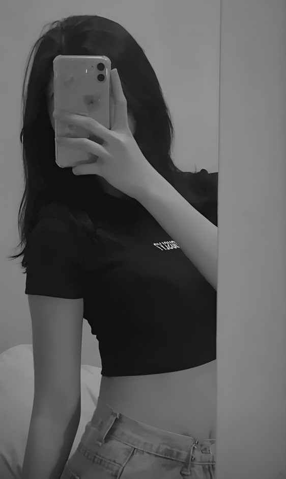 Black mirror selfie dp Instagram girl (2)