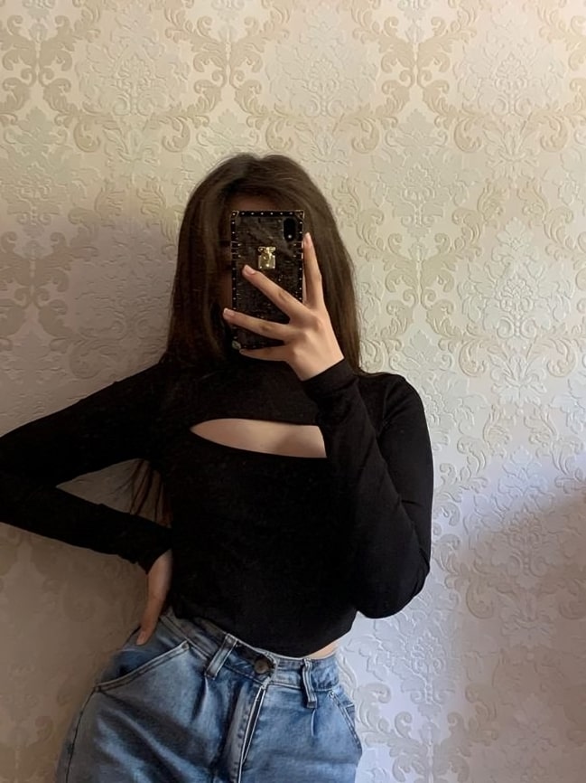 Black mirror selfie dp Instagram girl (4)