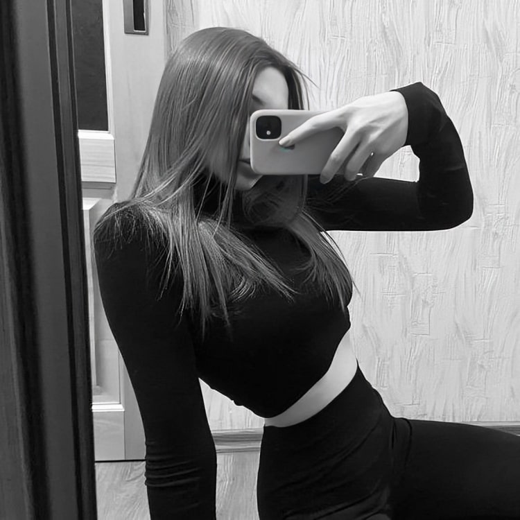 Black mirror selfie dp Instagram girl (7)