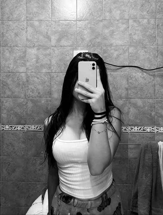 black mirror selfie dp hot girl